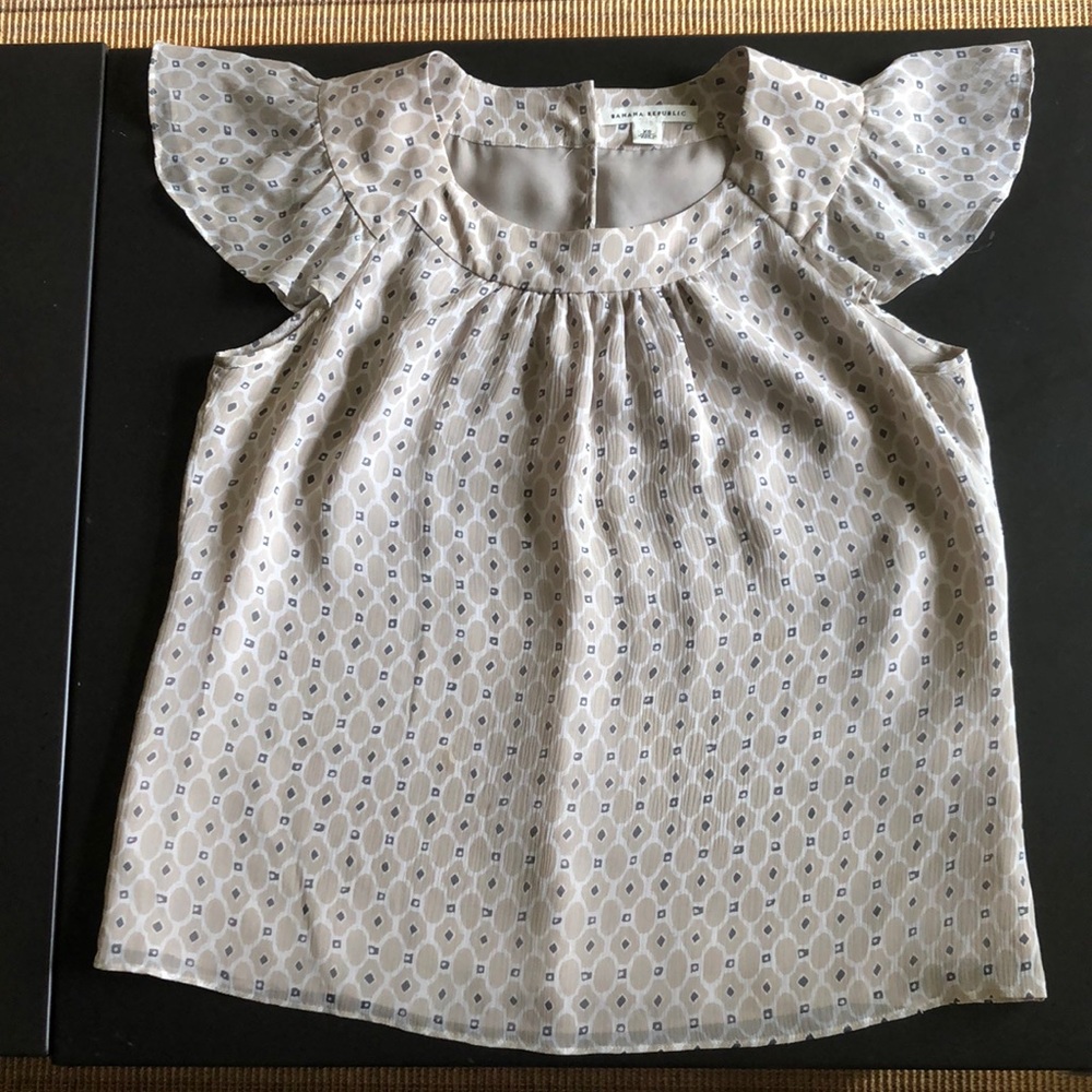 Banana Republic XS patterned blouse silk